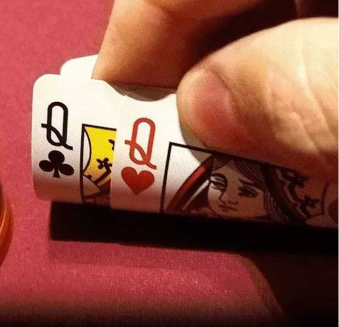 “德州扑克专用卡纸：提升游戏体验的优质选择”